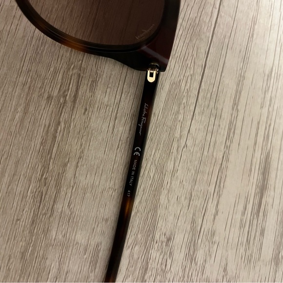 Salvatore Ferragamo Sunglasses - Picture 6 of 7